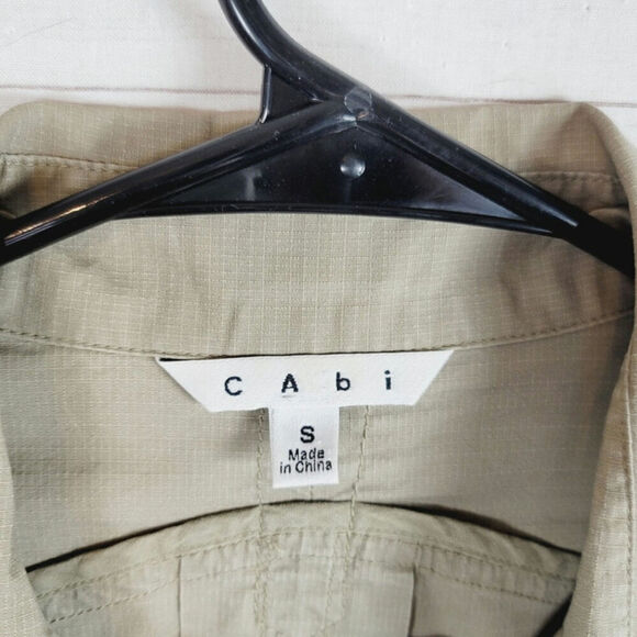 CAbi KHAKI BUTTON FRONT SHORT JACKET, SZ SMALL - Picture 5 of 11
